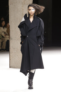 Yohji Yamamoto Fall 2018 Ready-to-Wear , Ёдзи Ямамото осень зима 2018 , Fashion show , неделя моды в Париже , PFW , Mainstyles